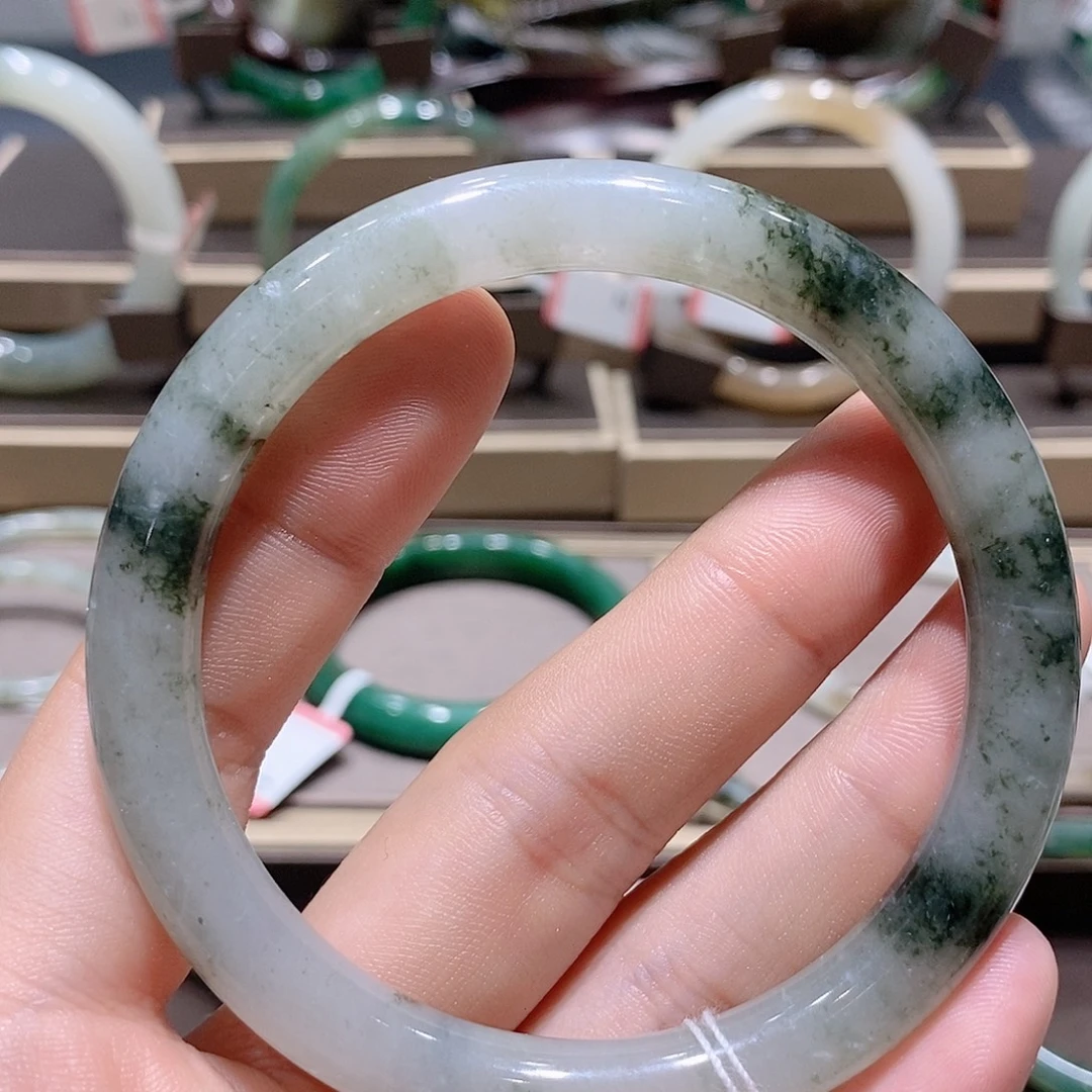 独山玉未镶嵌手镯