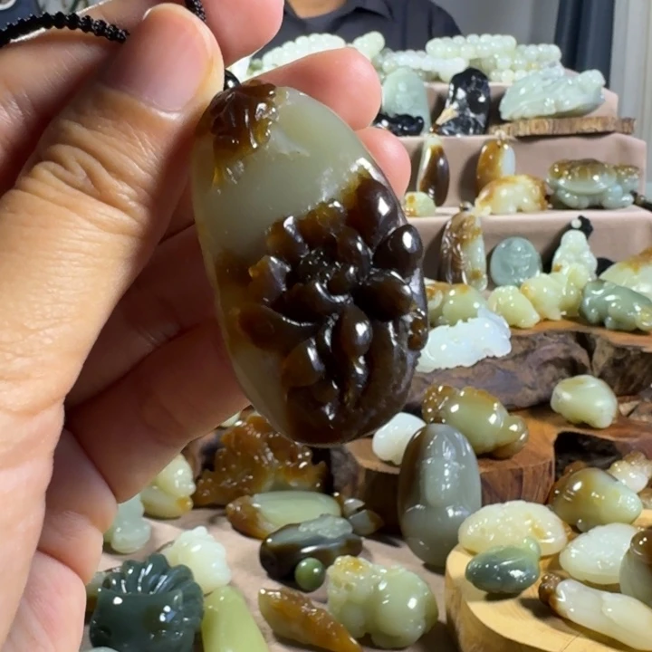 和田玉(糖玉)未镶嵌颈饰