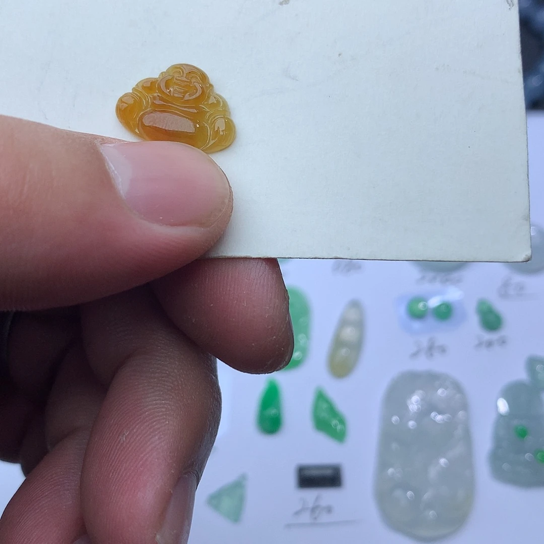 翡翠裸石黄翡佛公