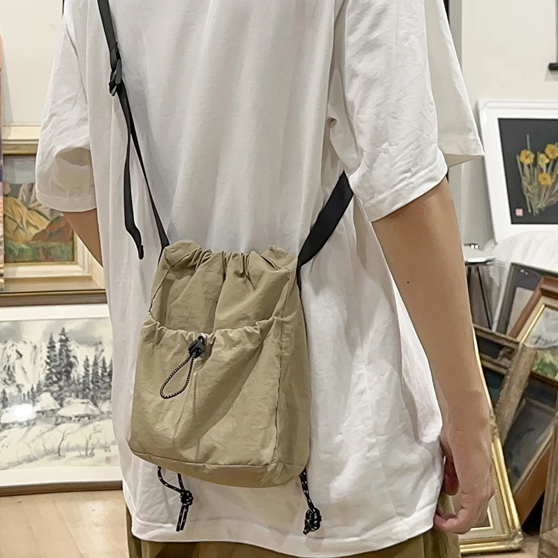 韩版小清新抽绳水桶包女纯色质感尼龙布逛街小挎包可爱单肩斜挎包