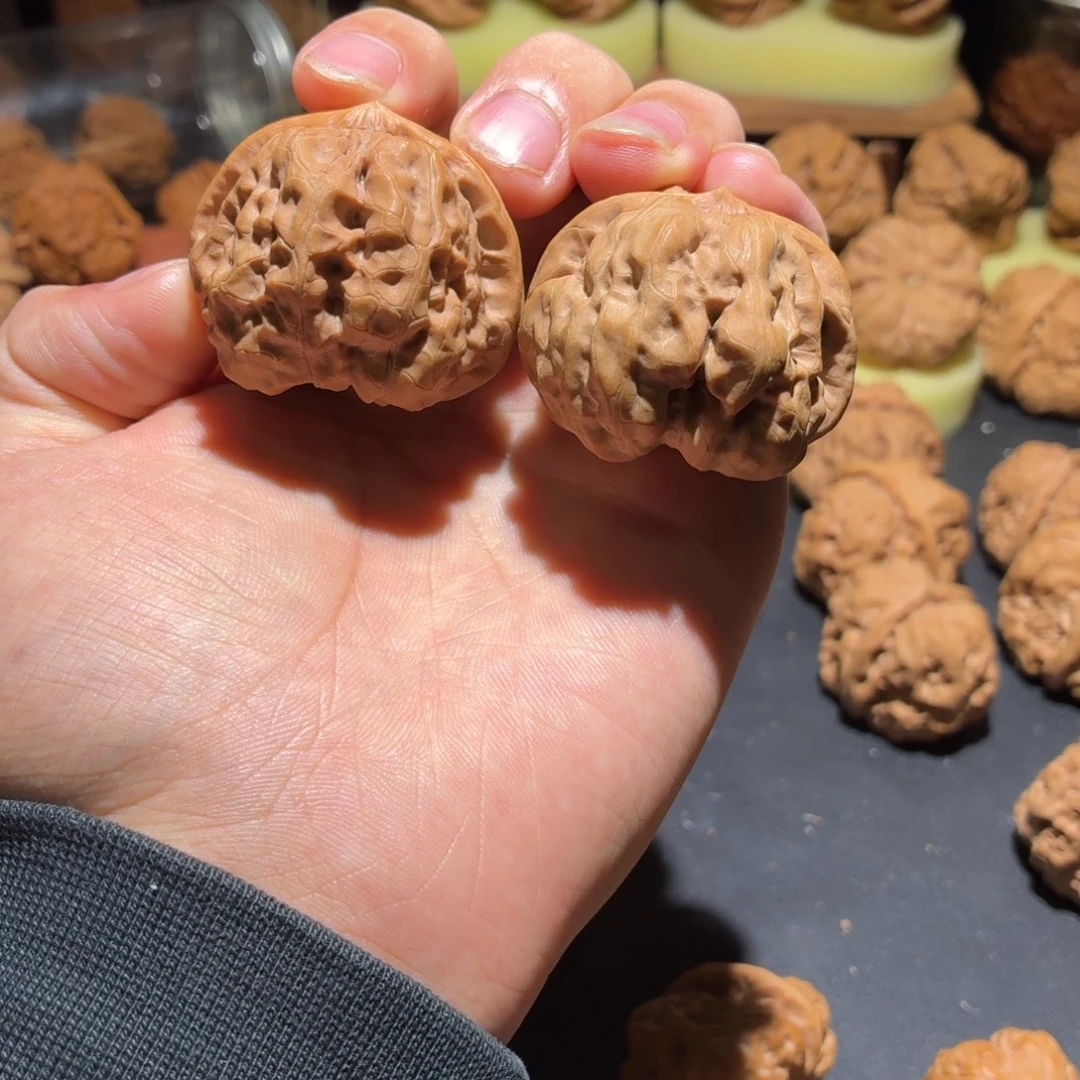 文玩核桃吊坠山地娃