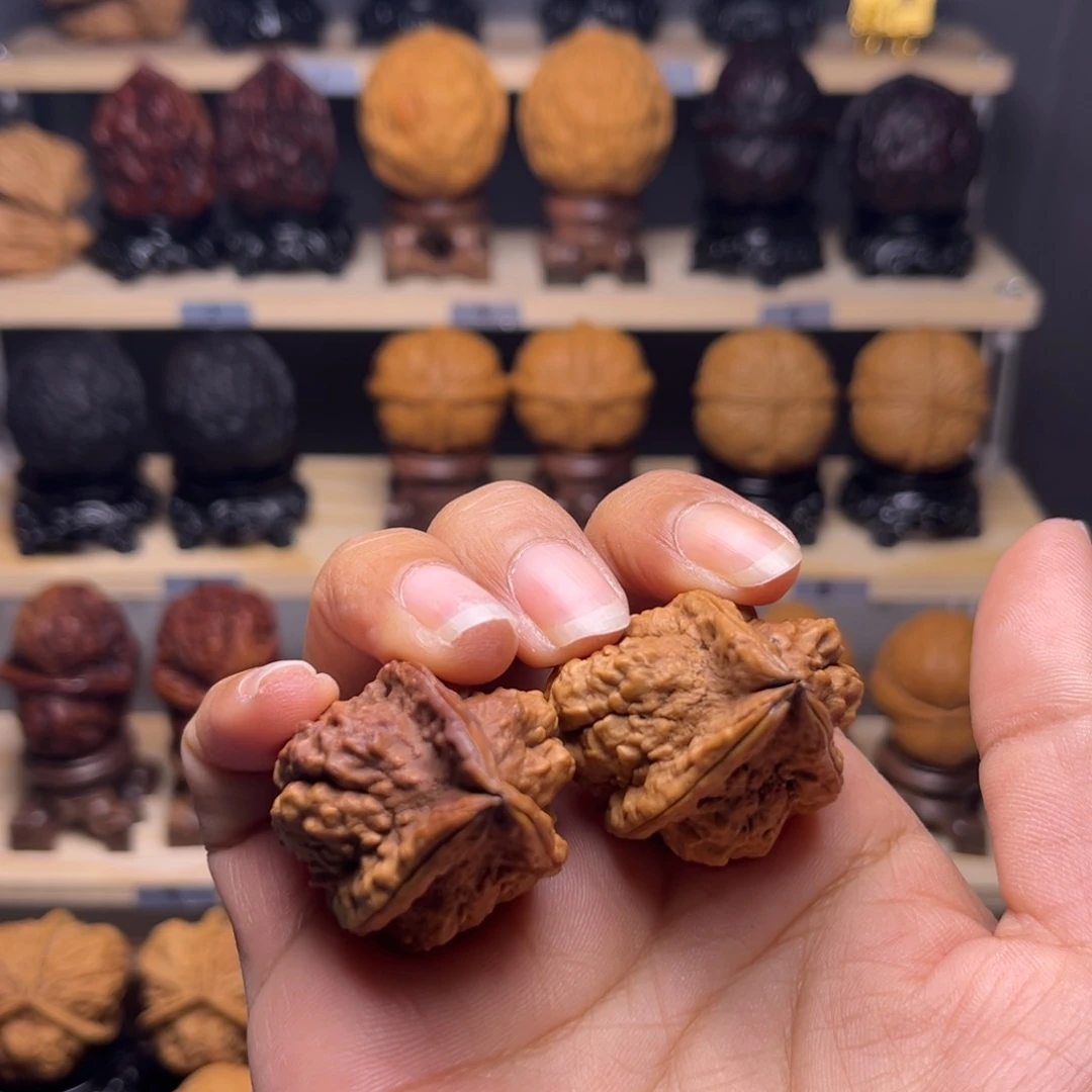 文玩核桃把件东**风金蟾塔M6