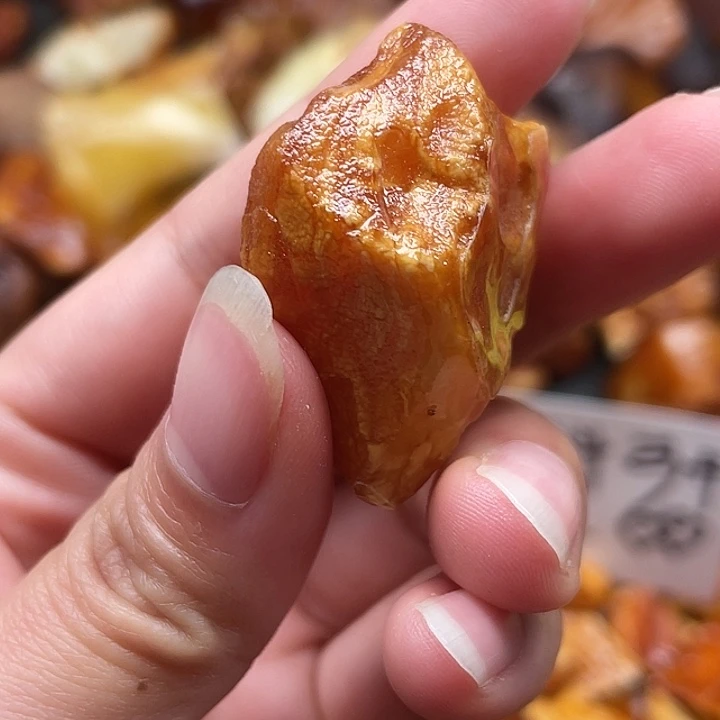 曲***司定制琥珀花蜡原石
