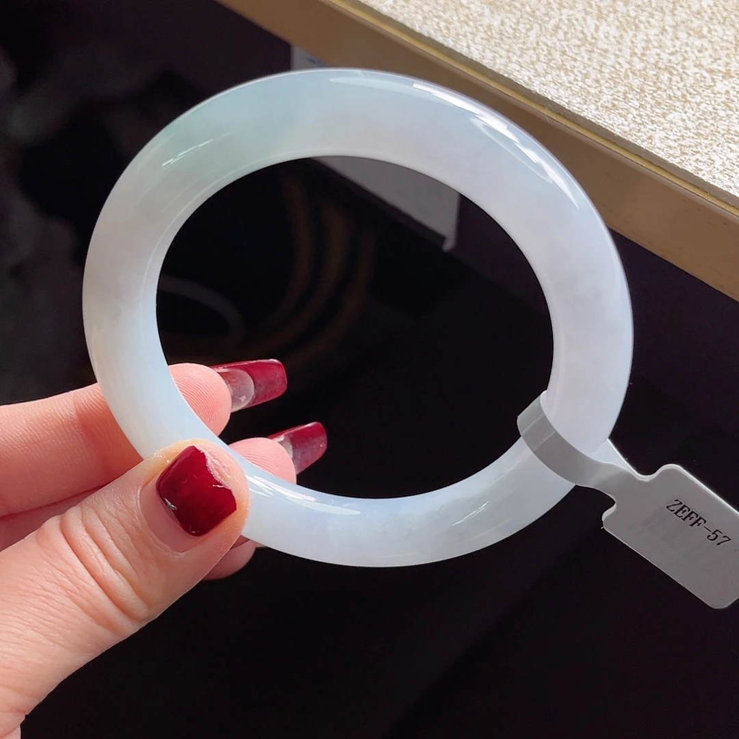 翡翠手镯未镶嵌手镯