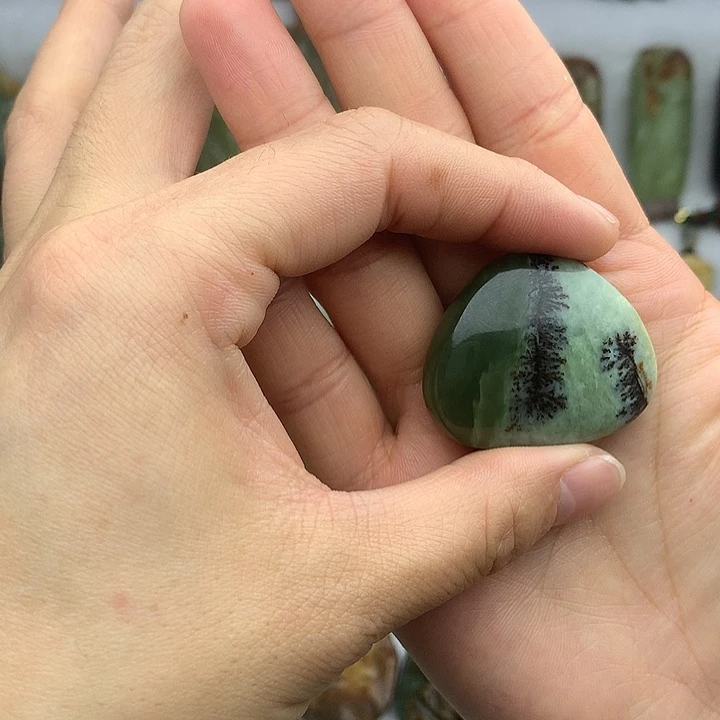 透闪石质玉未镶嵌挂件