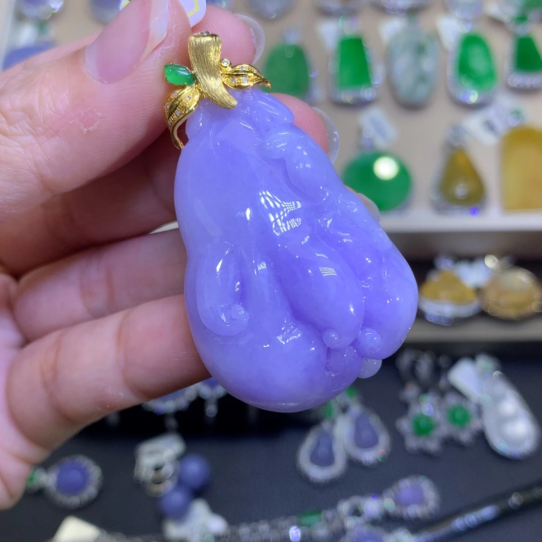 翡翠18K金镶嵌颈饰翡翠