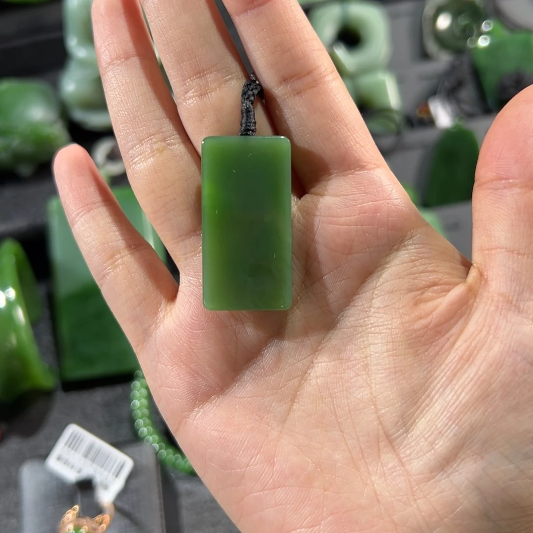 颈饰未镶嵌和田玉（碧玉）S****l