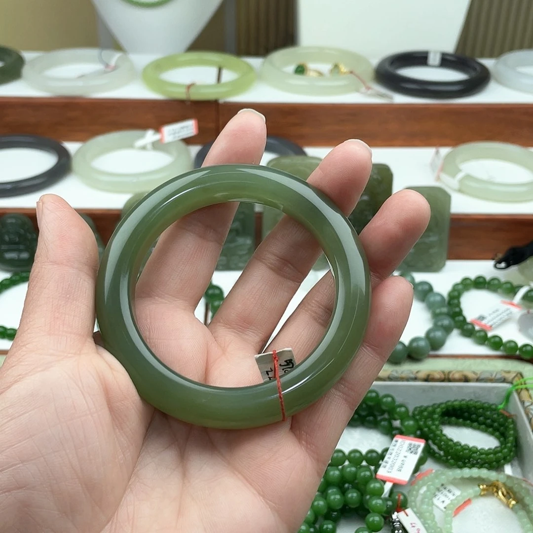 和田玉手镯未镶嵌