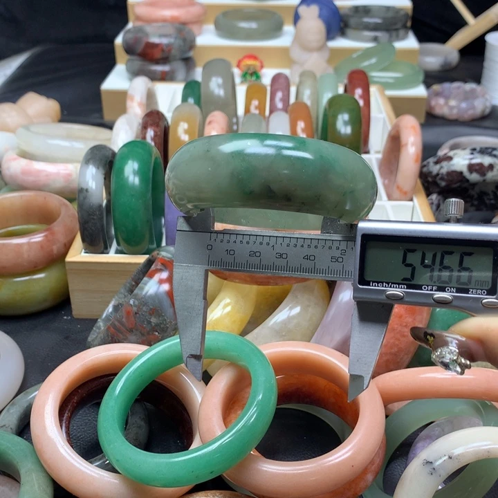 未镶嵌手镯石英质玉