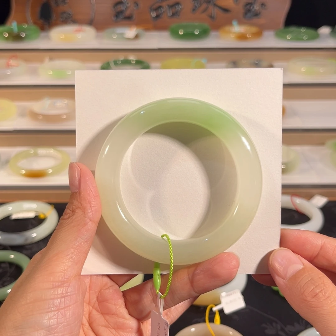 和田玉未镶嵌手镯  「冰胶白翠」