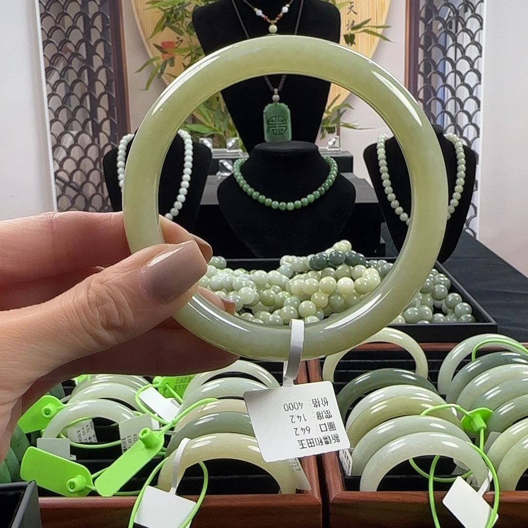 和田玉未镶嵌手镯64.2