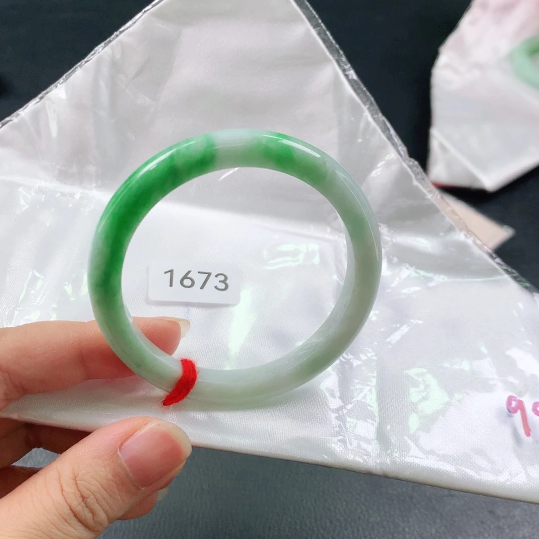 翡翠手镯未镶嵌03。