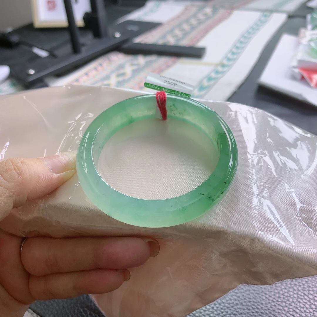 55圈天然缅甸A货翡翠老坑冰种起光满绿色晴水绿宽边手镯
