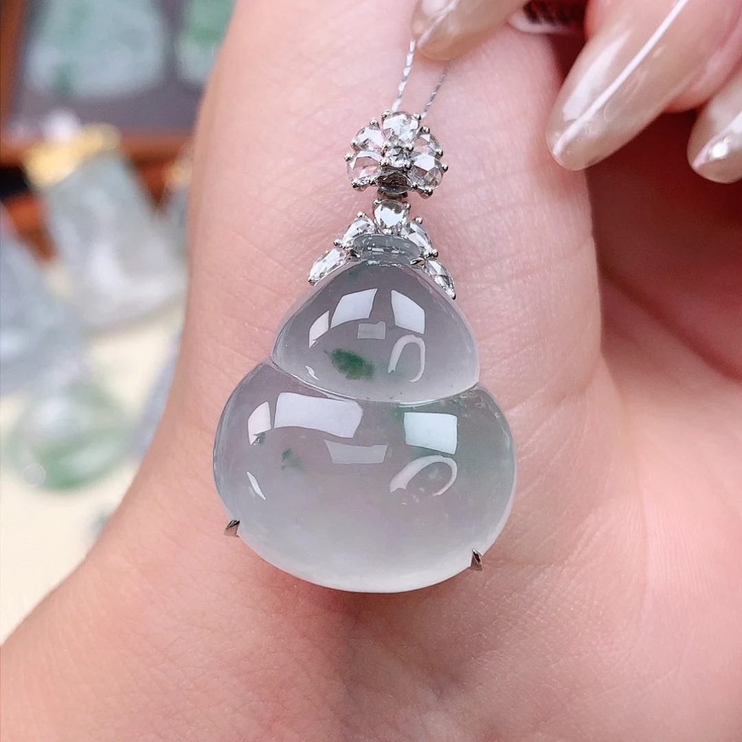 颈饰18K金镶嵌翡翠葫芦