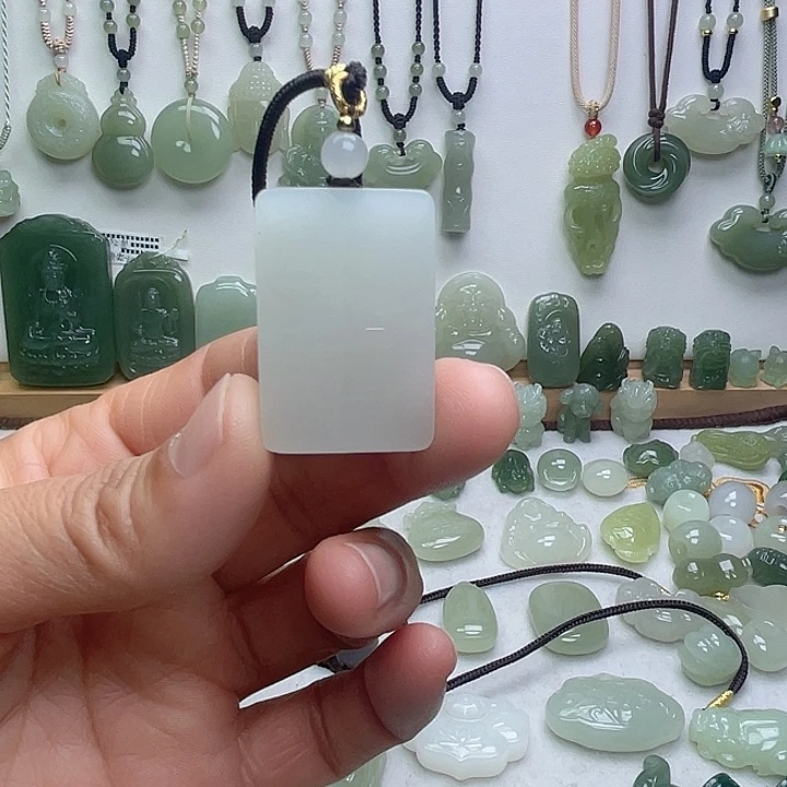 一***话和田玉未镶嵌颈饰