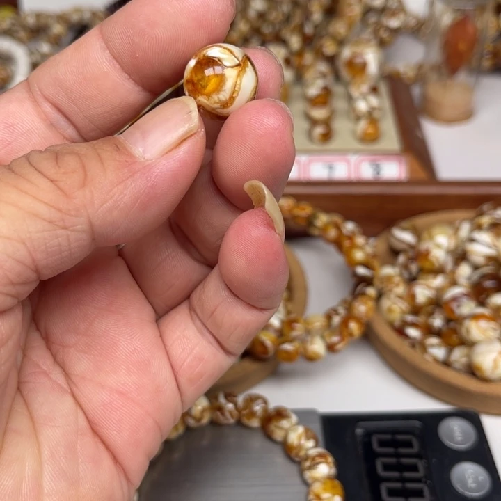 未镶嵌琥珀裸石65号