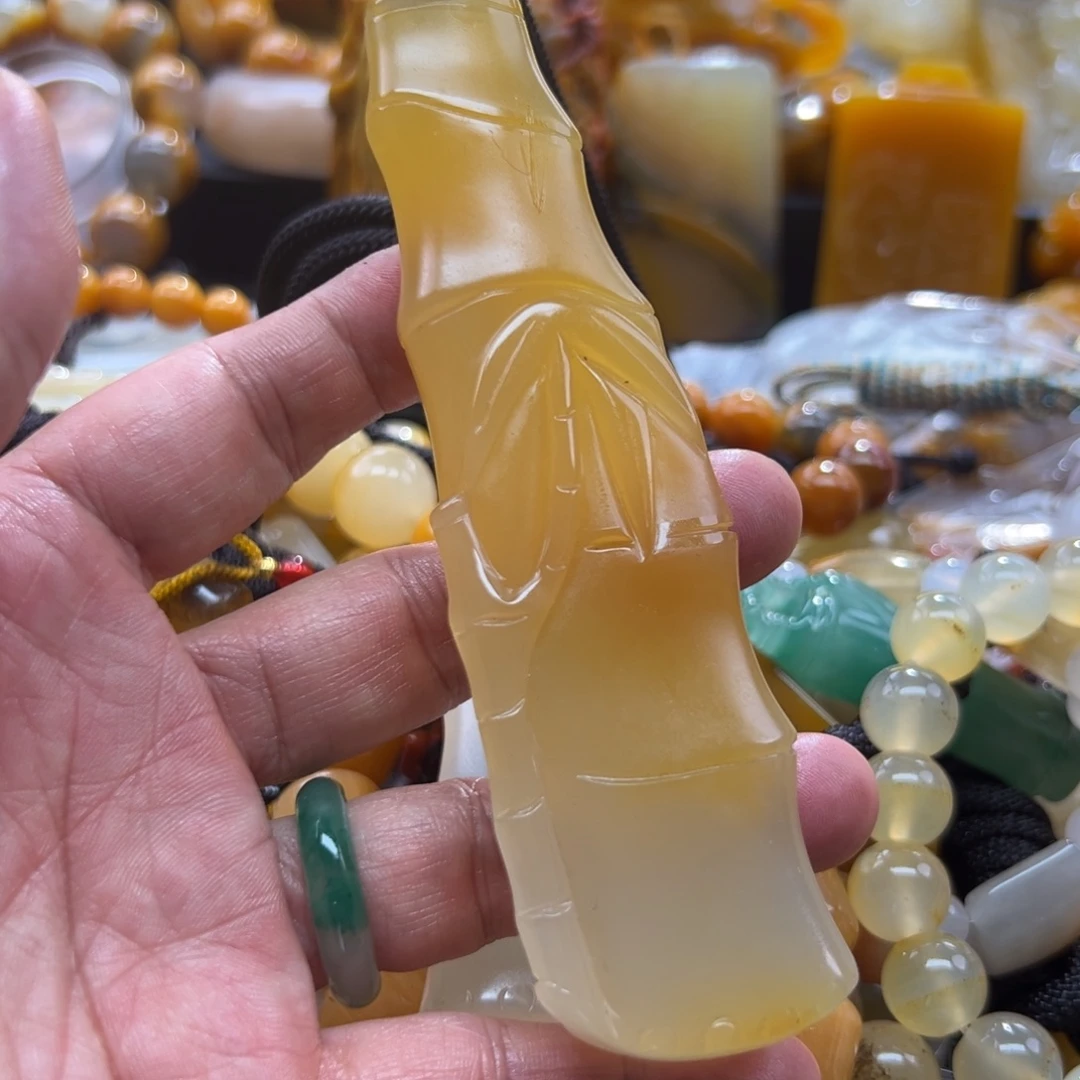 石英质玉未镶嵌颈饰