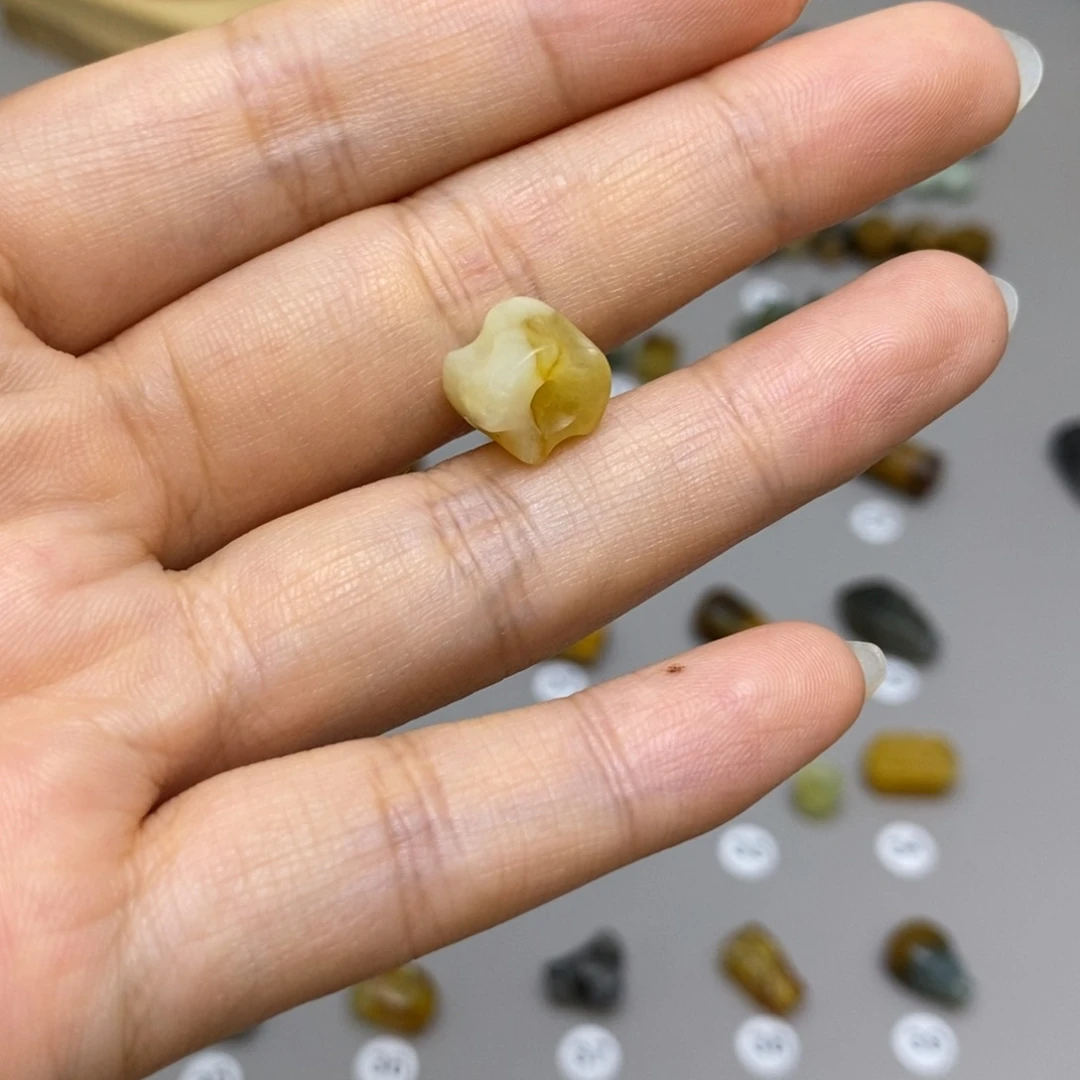 幼***子未镶嵌蛇纹石玉配饰