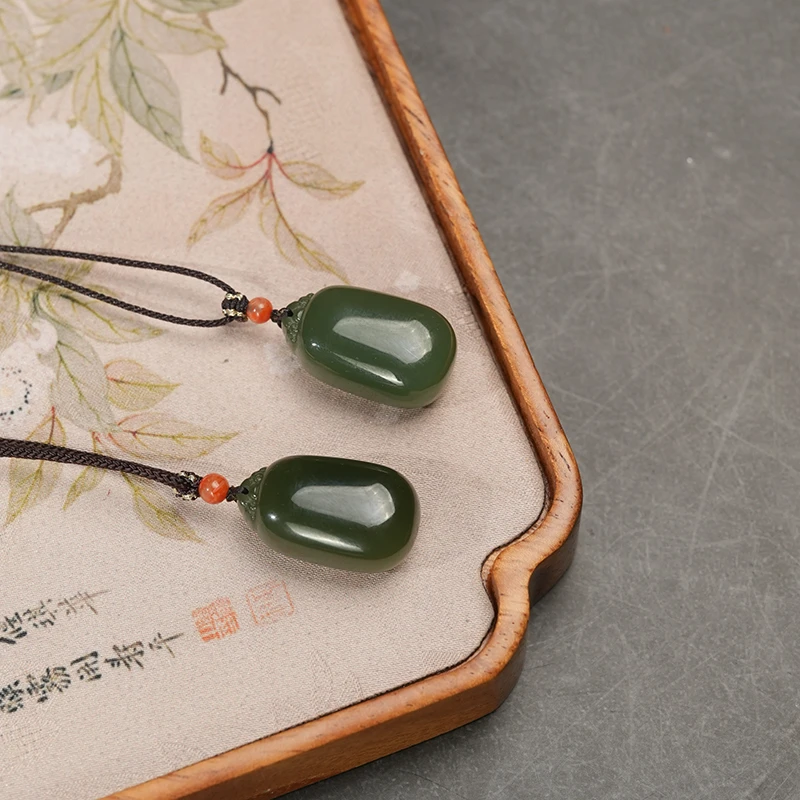 【鑫浩矿业】新疆和田玉-沙枣青小无事牌吊坠挂件一件多样性发一件