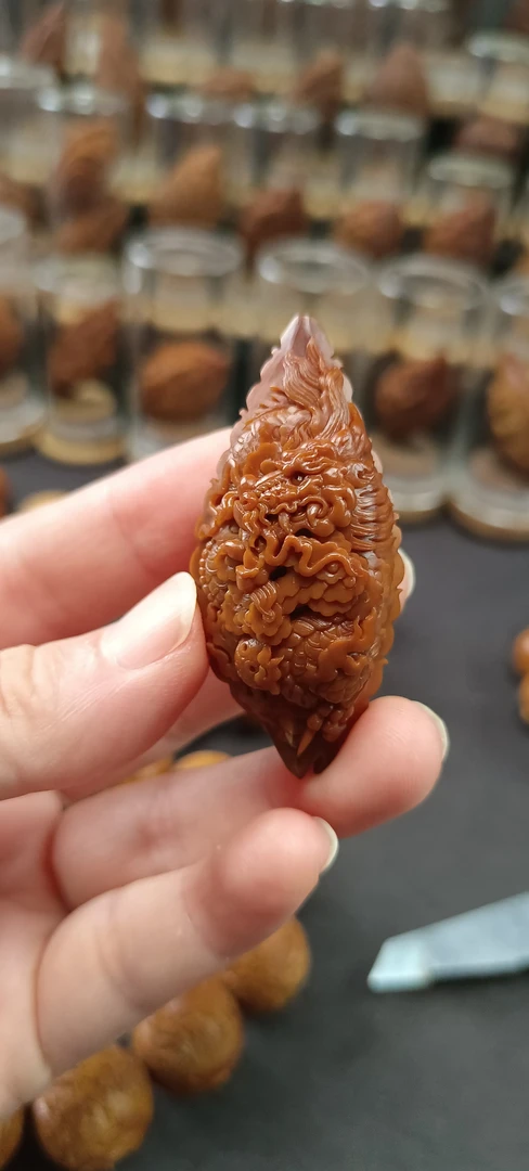 橄榄核雕2.4尺寸龙单子