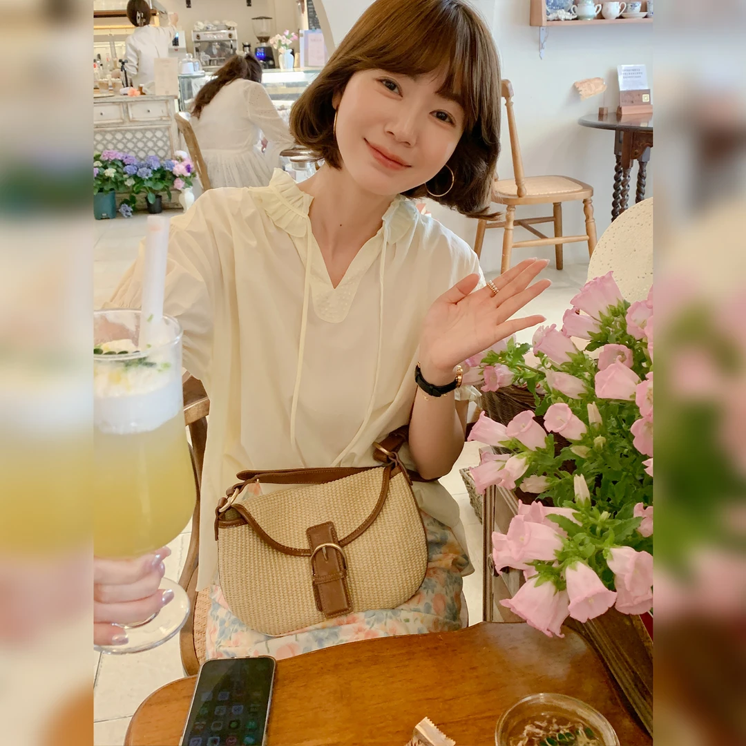 【现货】【柠檬冰茶】FS506S037小V领绣花上衣