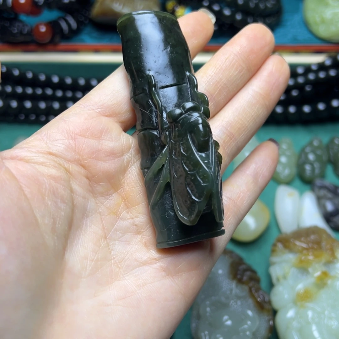 和田玉未镶嵌把件