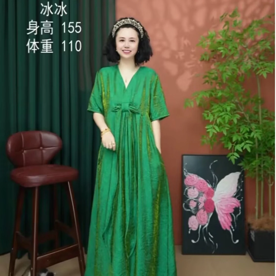 夏季新款时尚气质女高端洋气V领短袖A字版宽松遮肉显瘦长款连衣裙