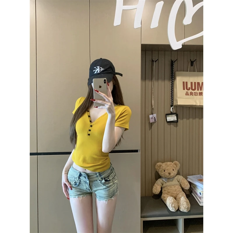 美式辣妹黄色低胸v领短袖t恤女夏季新款纯欲修身显瘦弹力收腰上衣