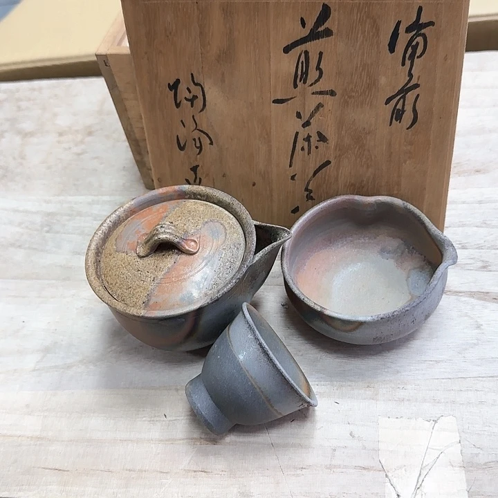 精品瓷器。