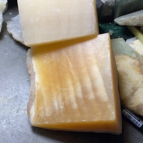 透闪石质玉未镶嵌挂件