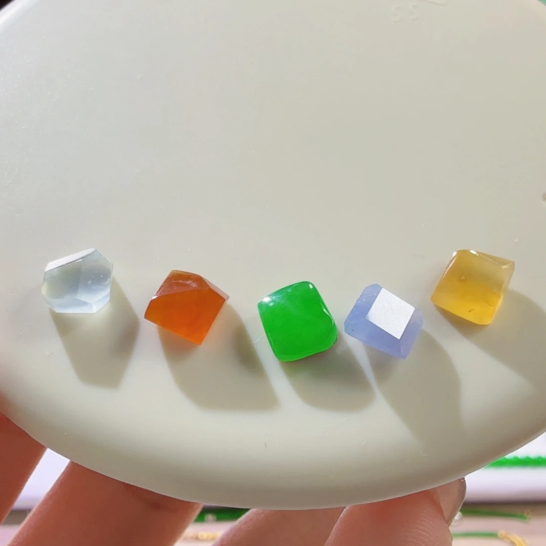 翡翠未镶嵌颈饰特价一套