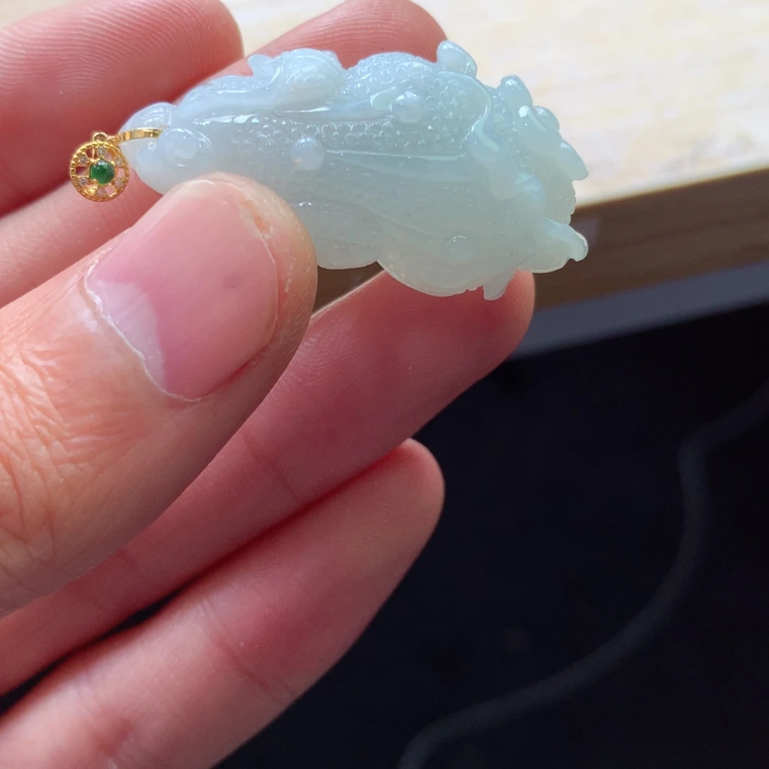 翡翠颈饰18K金镶嵌吊坠