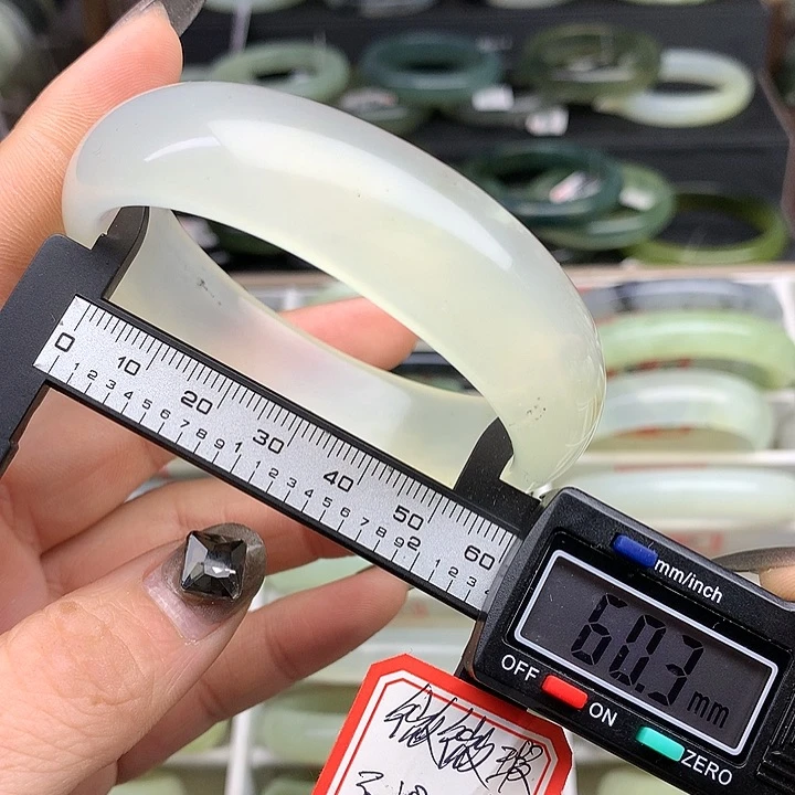 蛇纹石玉手镯未镶嵌506