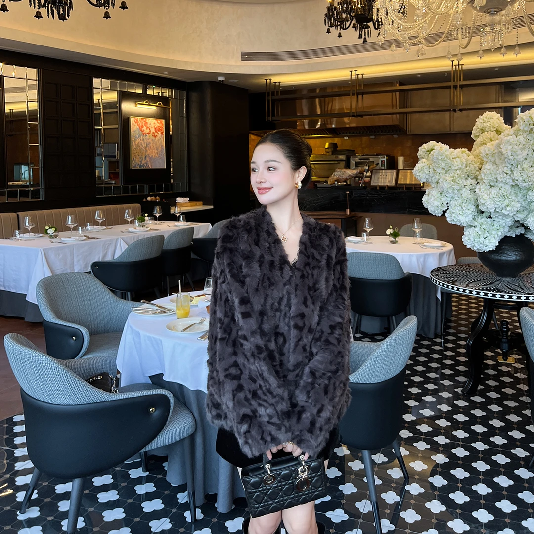 宽松保暖毛毛外套女2025冬季新款韩版豹纹皮毛一体环保皮草短大衣