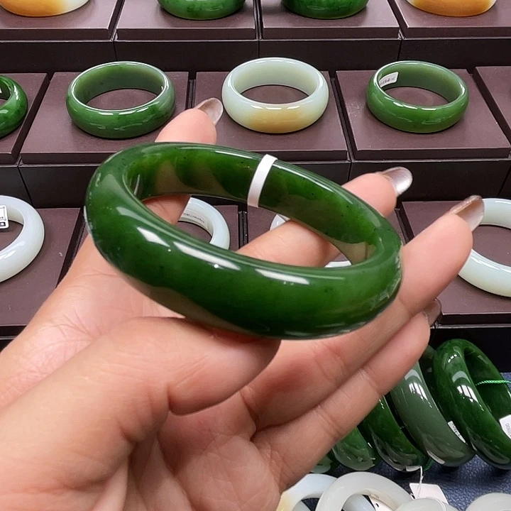 和田玉（碧玉）未镶嵌手镯