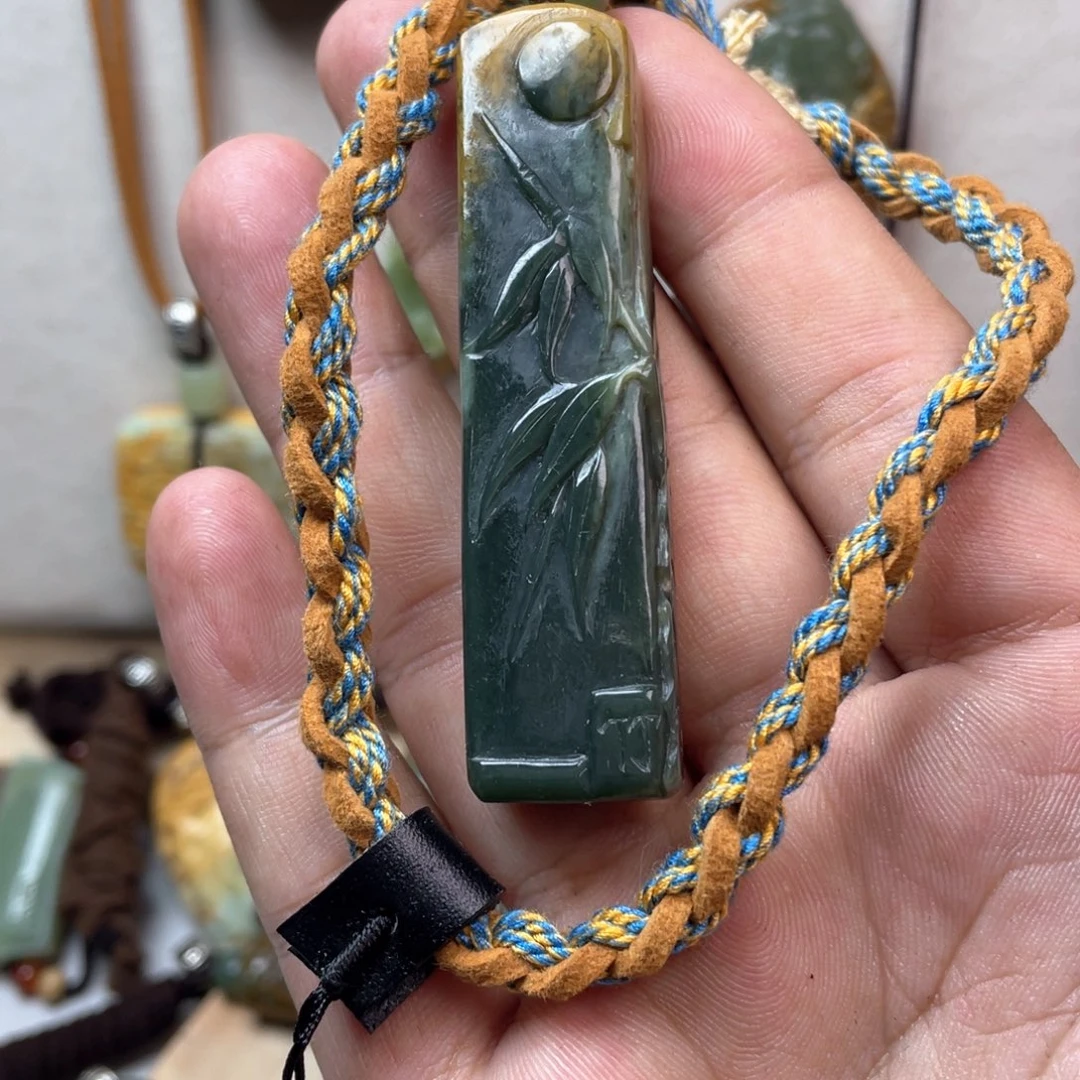 岫岩河磨玉（透闪石质玉）挂坠未镶嵌冯****?