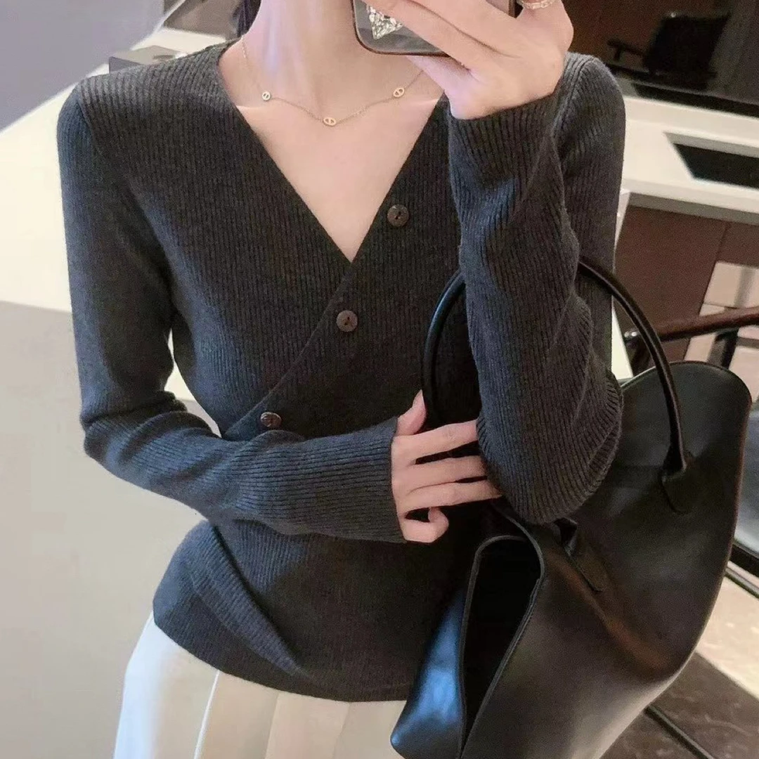 法式V领不规则褶皱针织衫女2025秋季新款纯欲修身显瘦内搭上衣