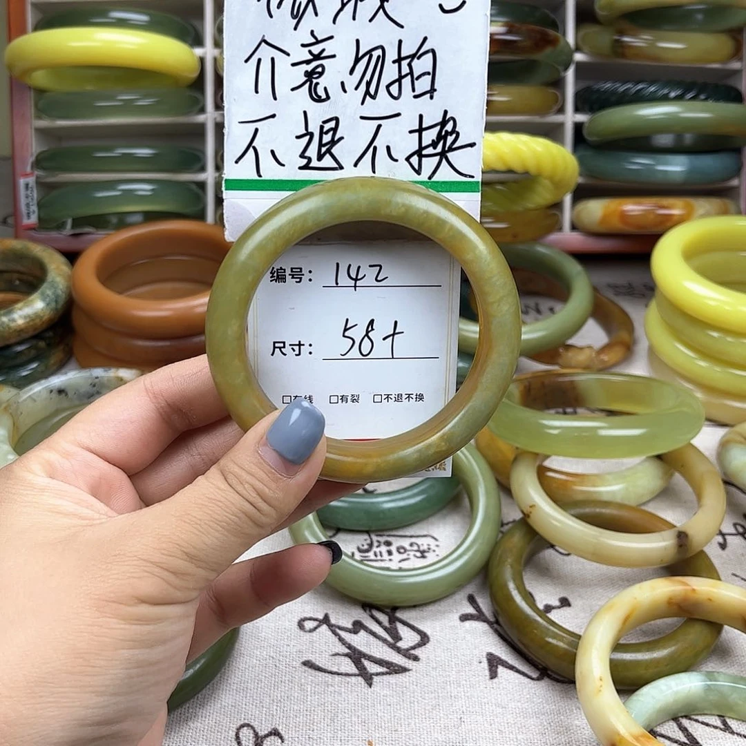 蛇纹石玉手镯未镶嵌