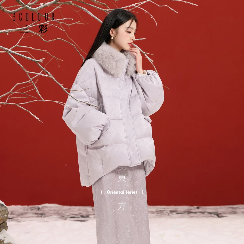 三彩【烟光凝紫】2025冬季新款提花狐狸毛领90白鸭绒外套C