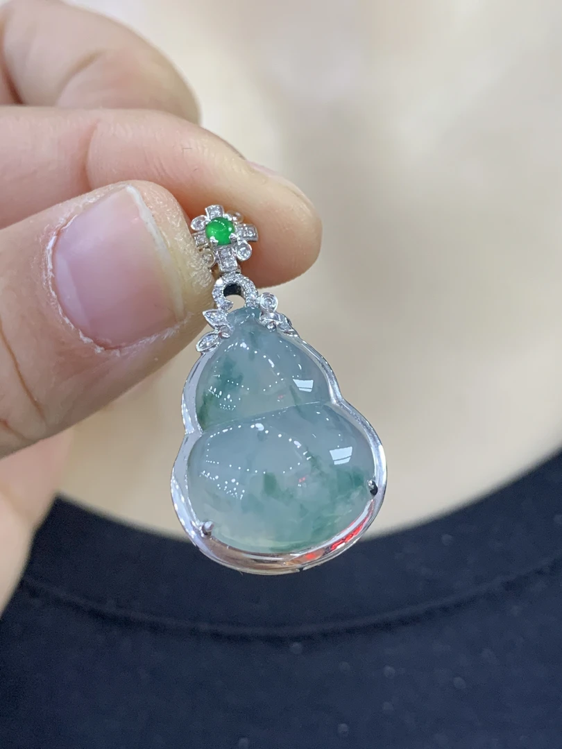 18k金镶嵌飘花葫芦，完美