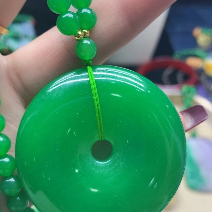 翡翠颈饰未镶嵌吊坠