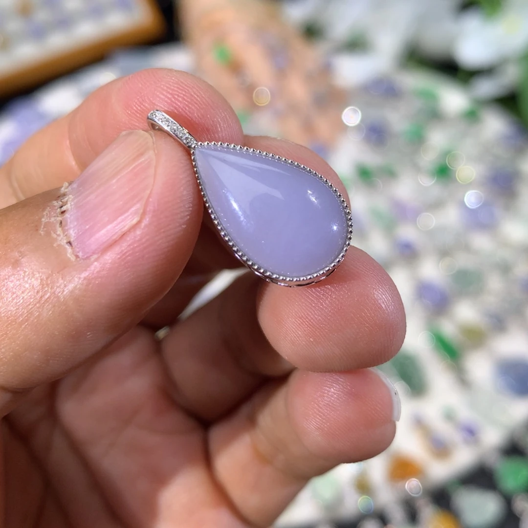 迪***丁吊坠(不含链)18K金镶嵌翡翠