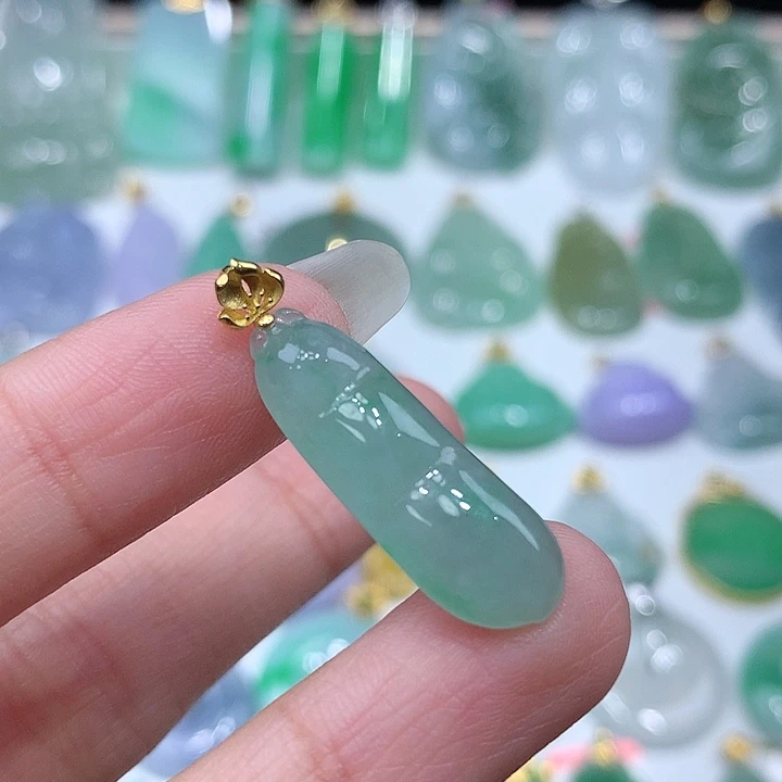 翡翠18K金镶嵌颈饰翡翠