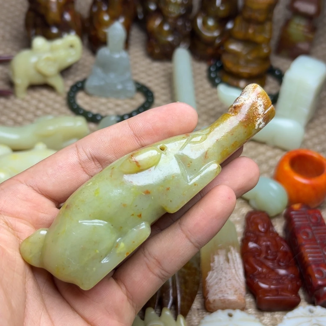 未镶嵌蛇纹石玉颈饰