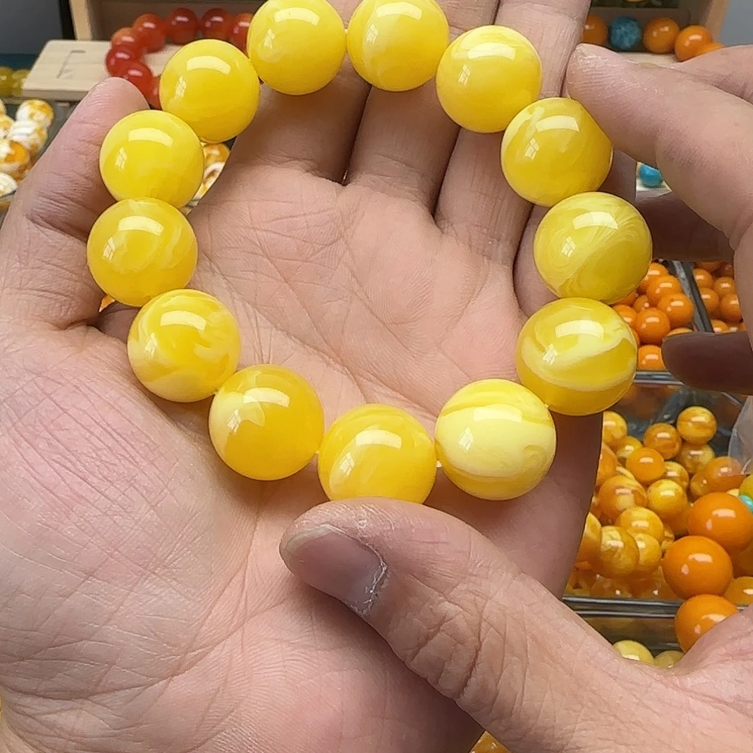 宋***生树脂非金属鸡油黄飘花一条搭配