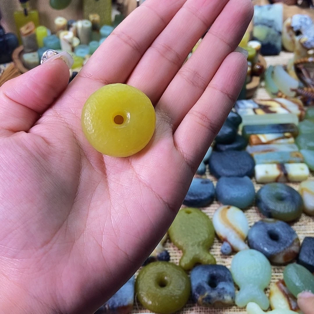 未镶嵌蛇纹石玉挂件