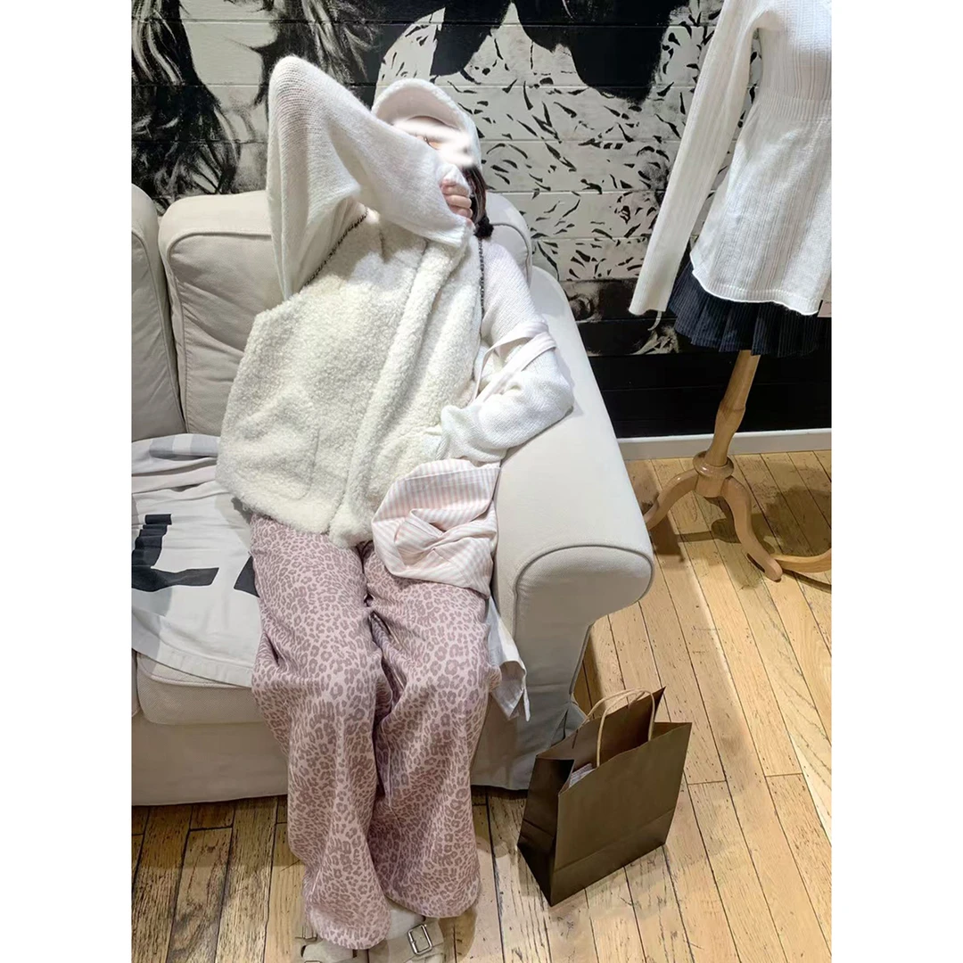 【奶芙小羊羔】秋冬新款无袖马夹外套女+豹纹直筒裤女V领毛衣三件套