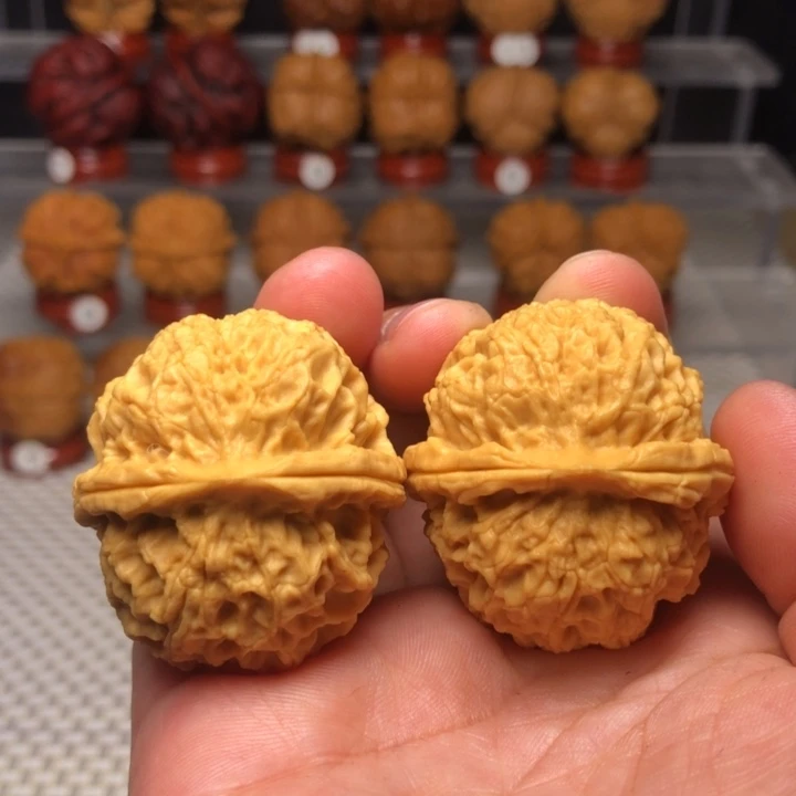 文玩核桃把件9珊瑚纹绣球