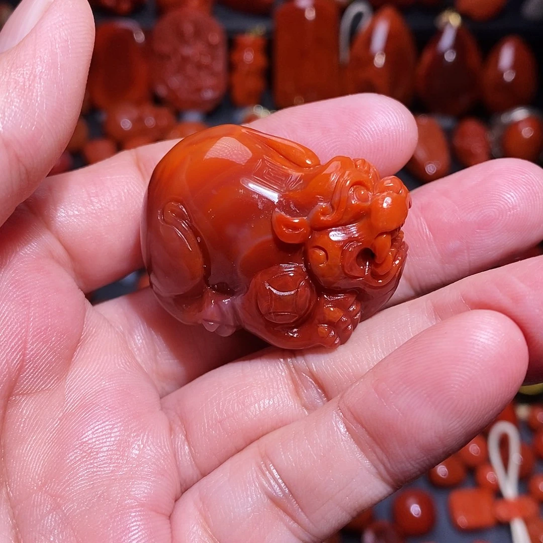 南红玛瑙未镶嵌三彩貔貅