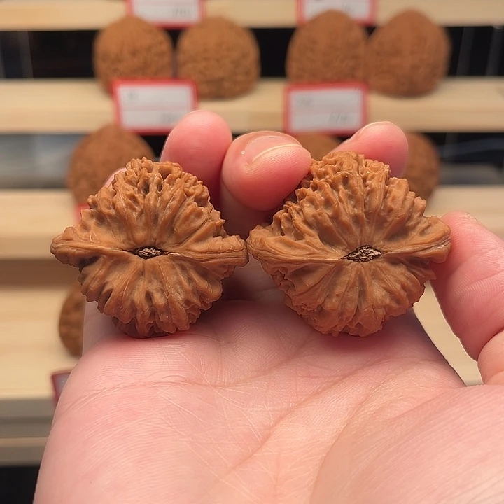 T***黄文玩核桃吊坠南疆石40精40克330，黄总，不包隐黄